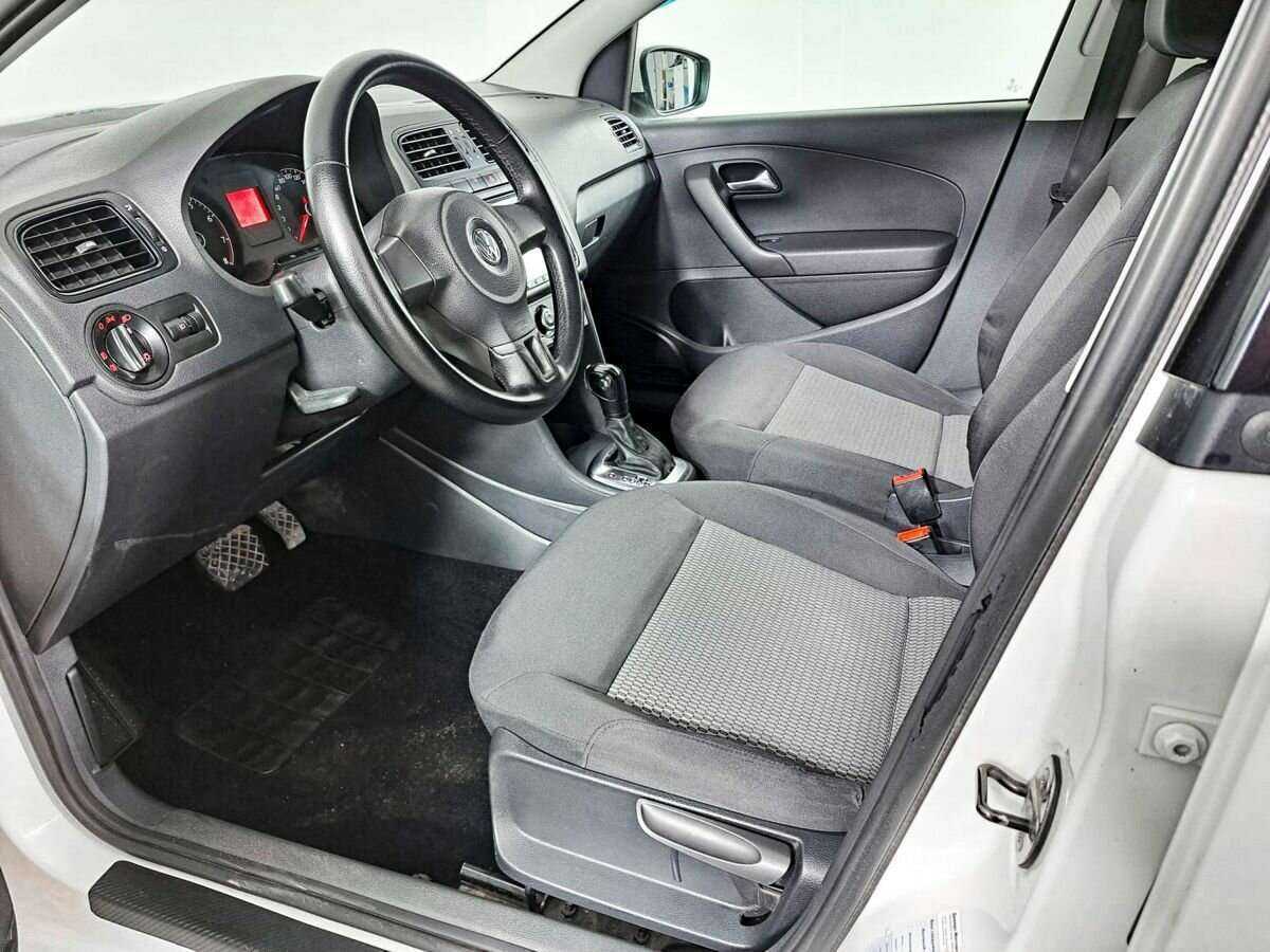 Volkswagen Polo с пробегом — 2012 год. Фото: #12