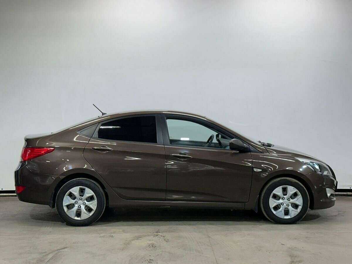 Hyundai Solaris с пробегом — 2015 год. Фото: #3