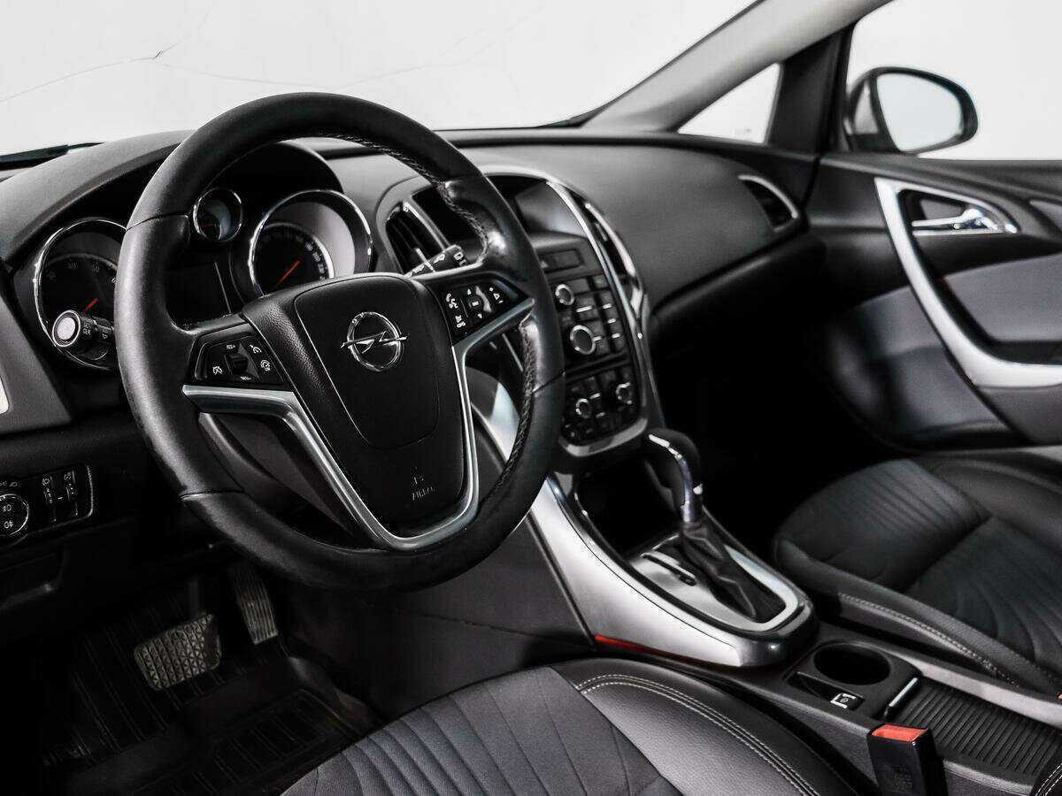 Opel Astra с пробегом — 2013 год. Фото: #8
