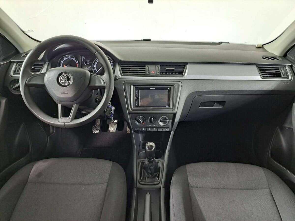 Skoda Rapid с пробегом — 2017 год. Фото: #13