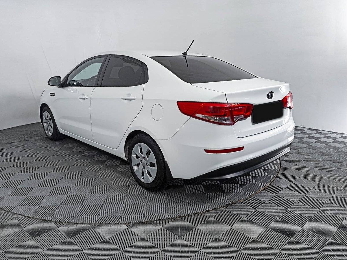 Kia Rio с пробегом — 2015 год. Фото: #6