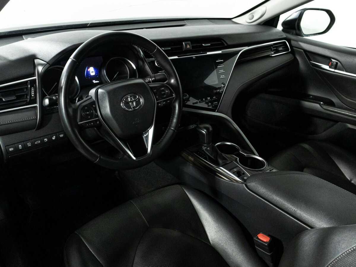 Toyota Camry с пробегом — 2018 год. Фото: #10