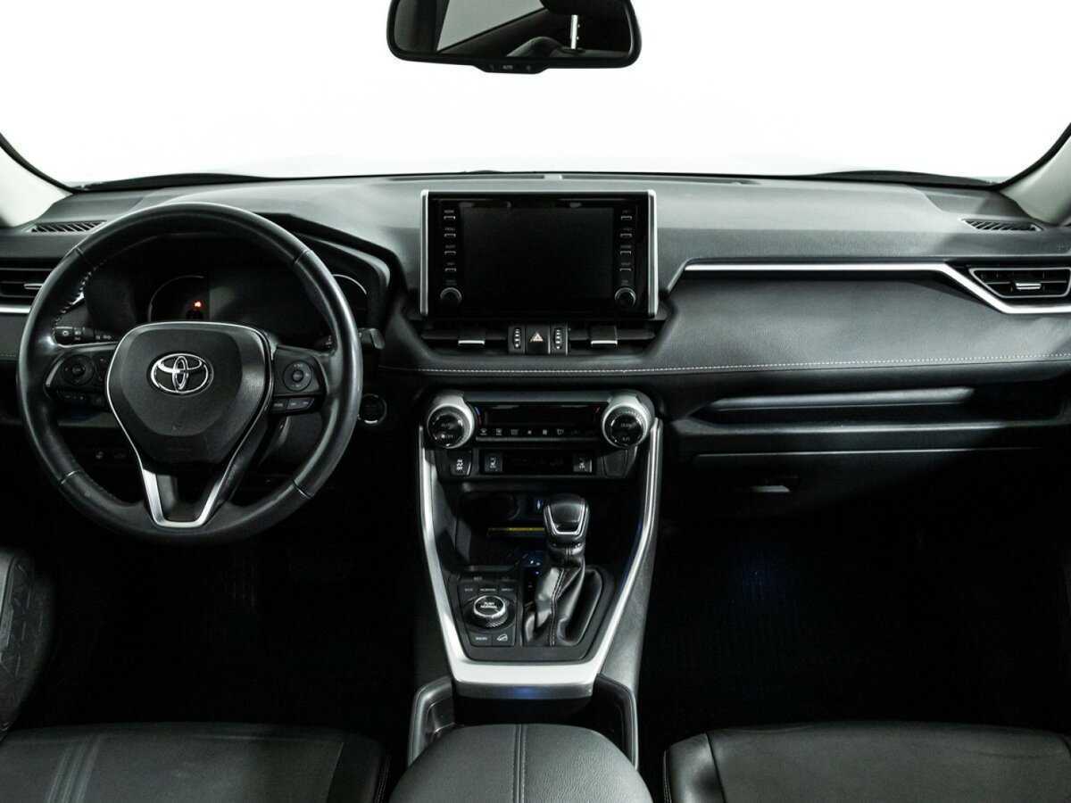 Toyota RAV4 с пробегом — 2020 год. Фото: #12