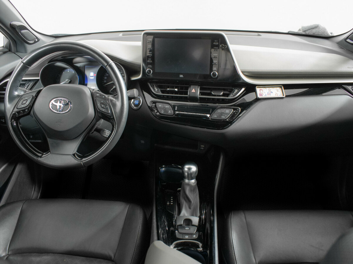 Toyota C-HR с пробегом — 2020 год. Фото: #10