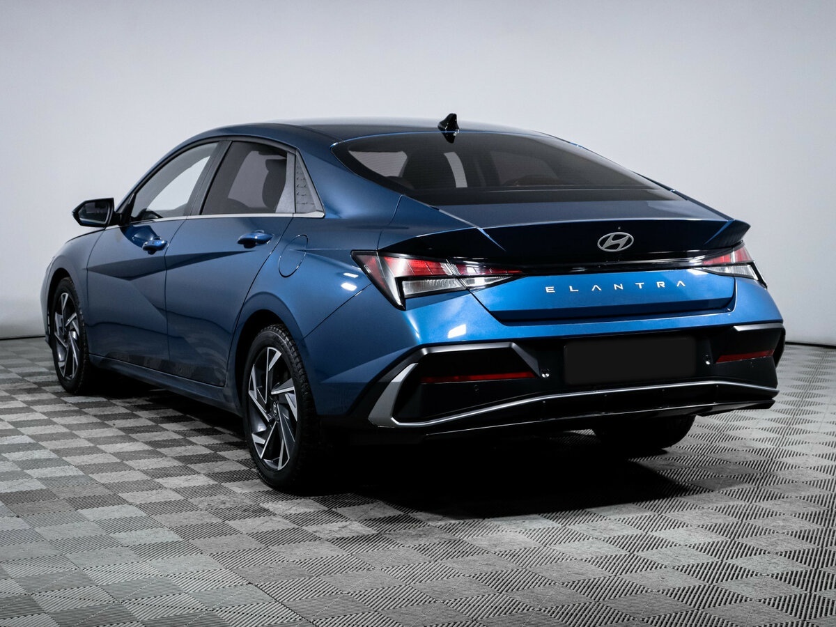 Hyundai Elantra с пробегом — 2023 год. Фото: #5