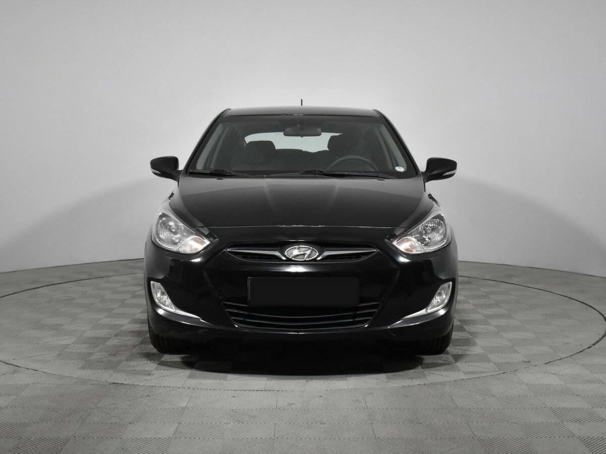 Hyundai Solaris с пробегом — 2012 год. Фото: #1