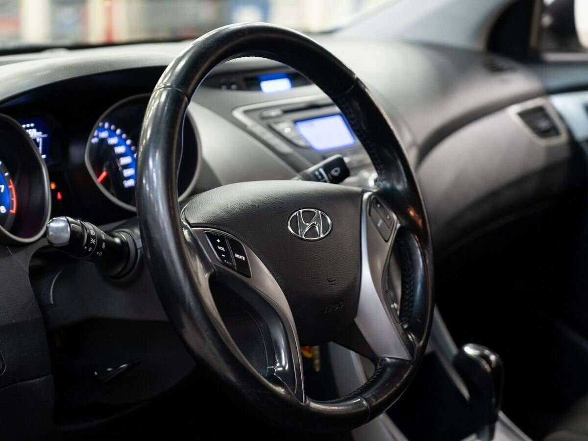 Hyundai Elantra с пробегом — 2012 год. Фото: #4