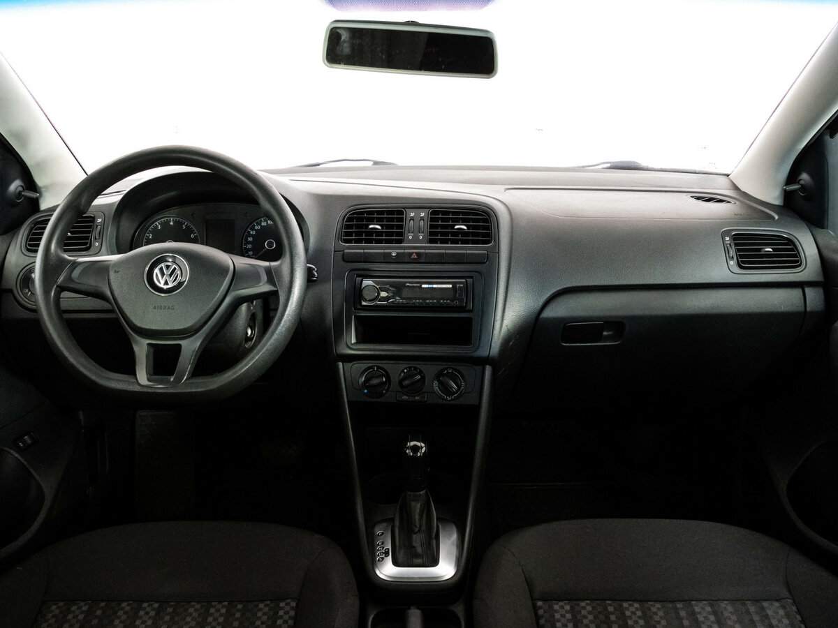 Volkswagen Polo с пробегом — 2016 год. Фото: #9