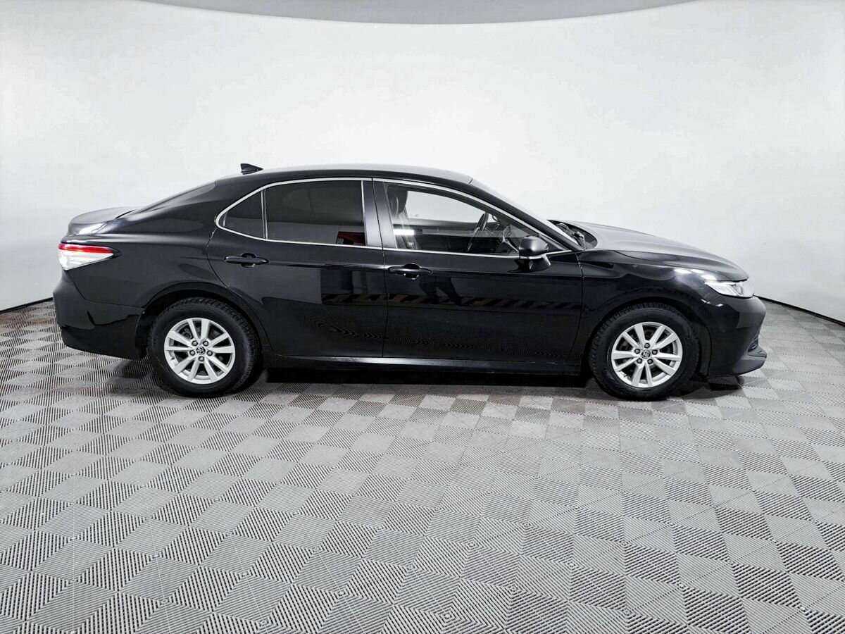 Toyota Camry с пробегом — 2018 год. Фото: #3