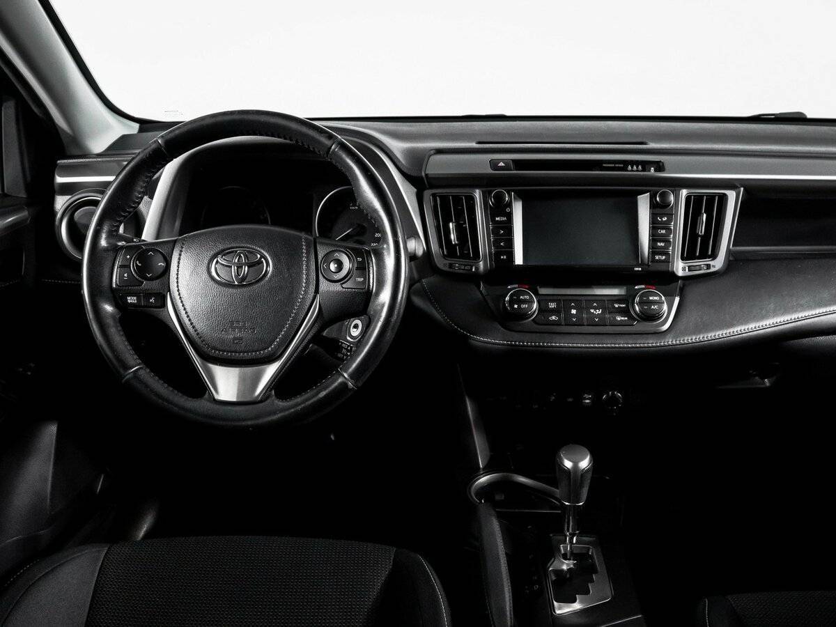 Toyota RAV4 с пробегом — 2017 год. Фото: #11