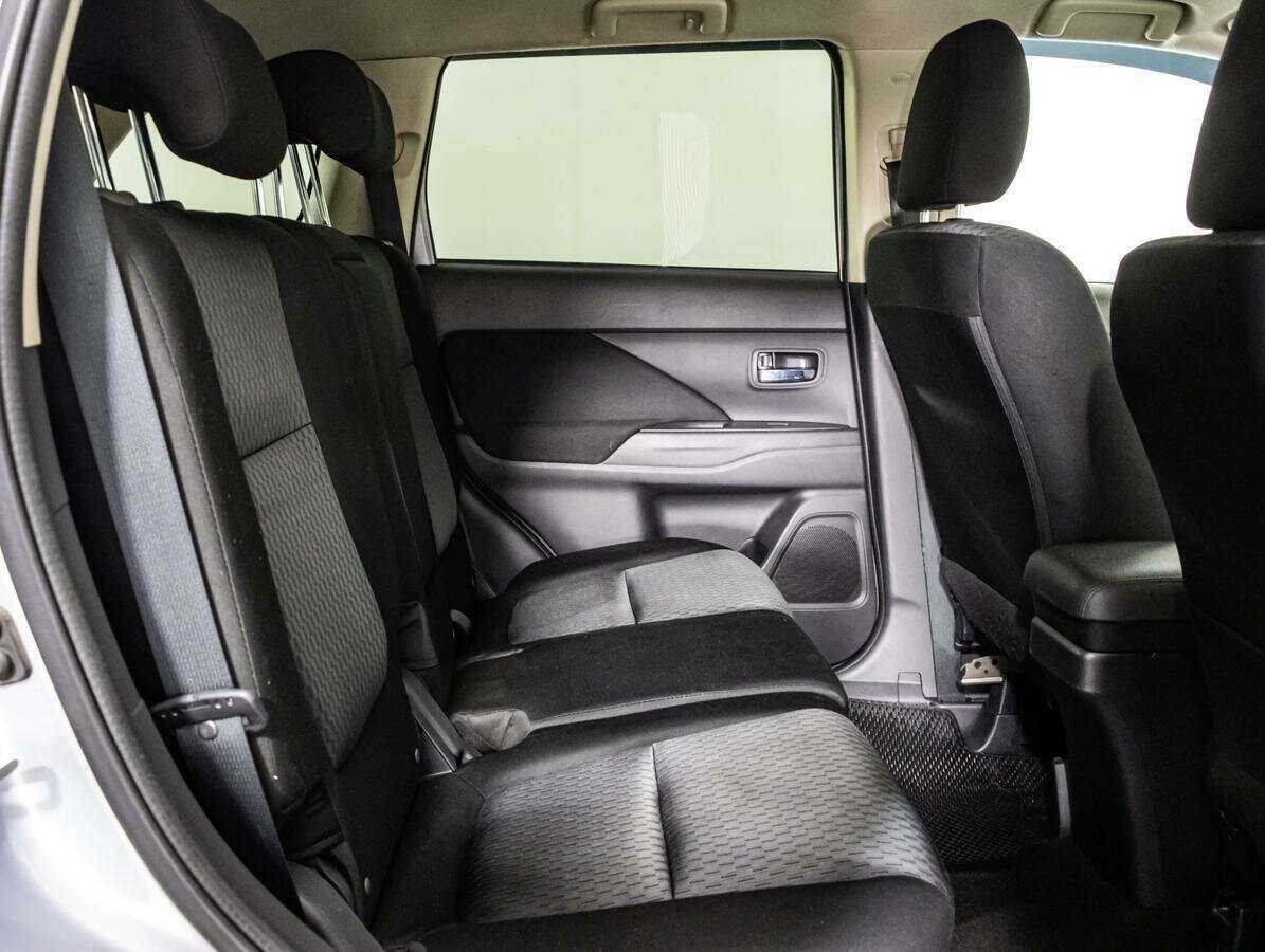 Mitsubishi Outlander с пробегом — 2012 год. Фото: #11
