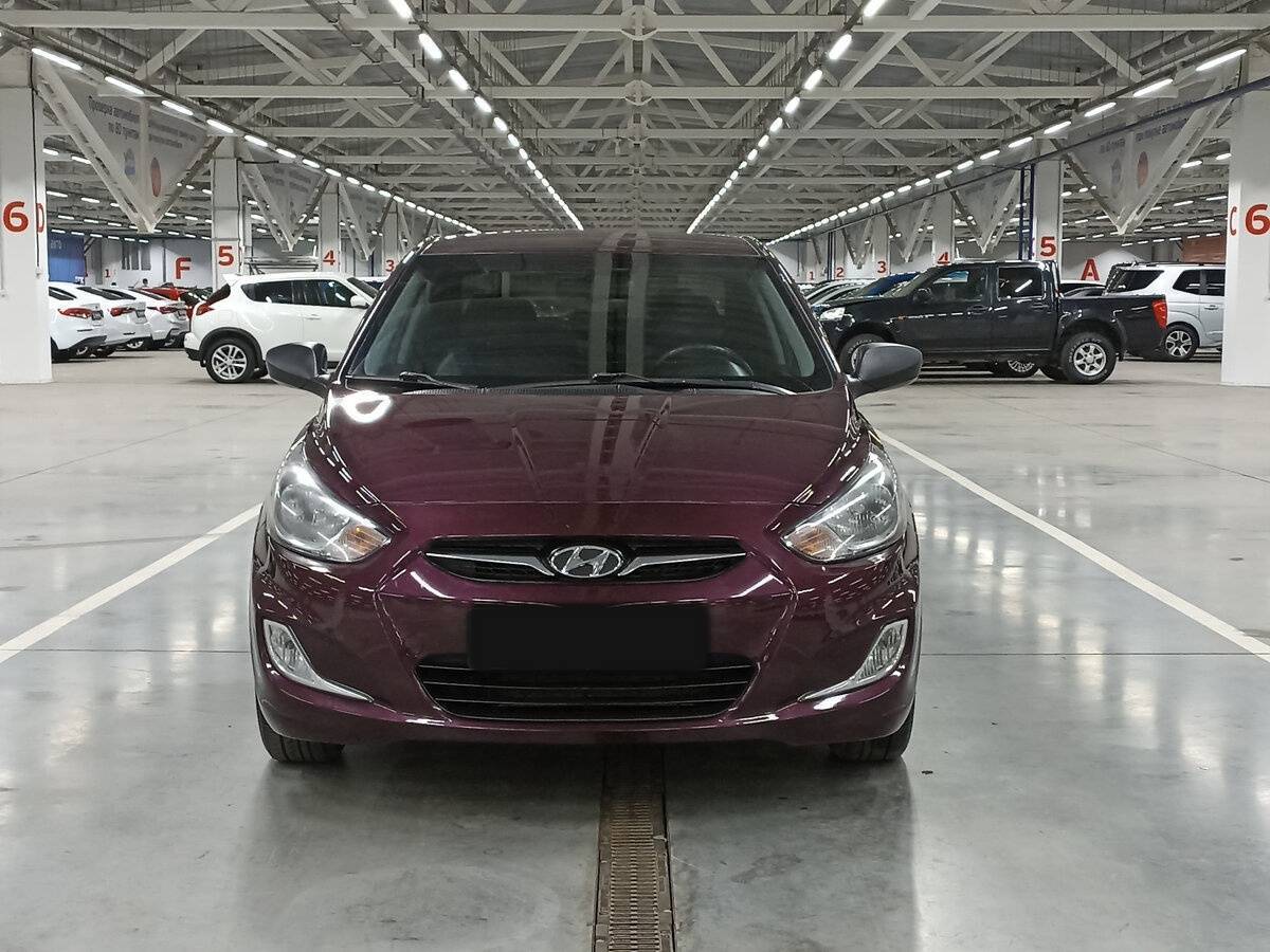 Hyundai Solaris с пробегом — 2013 год. Фото: #1
