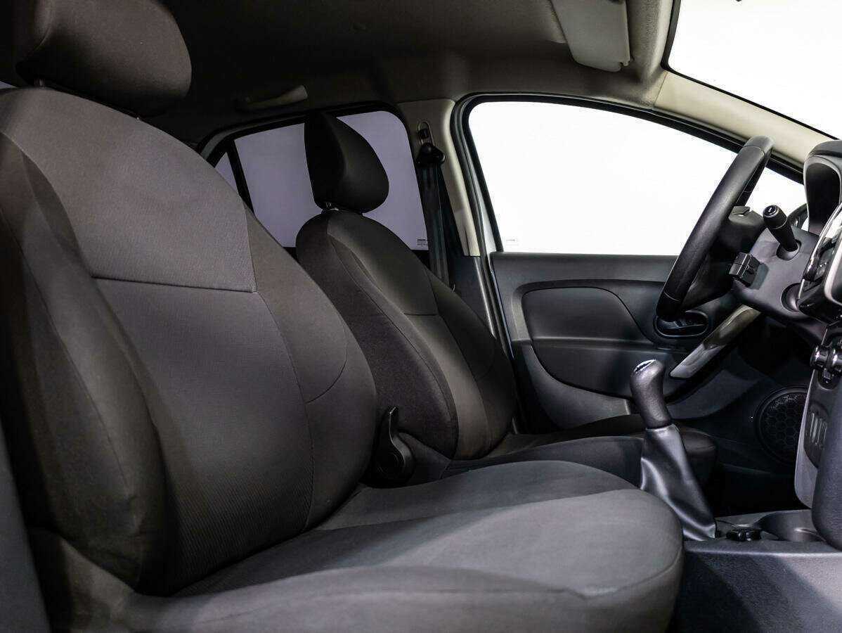Renault Logan с пробегом — 2019 год. Фото: #9