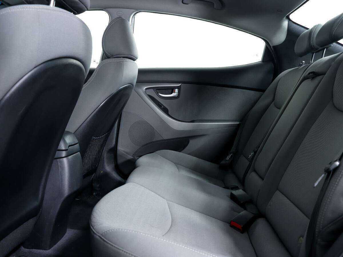 Hyundai Elantra с пробегом — 2014 год. Фото: #10