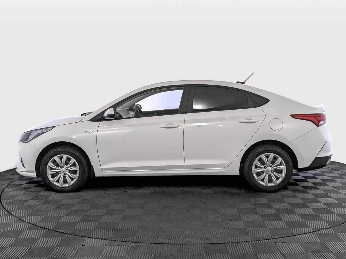Hyundai Solaris с пробегом — 2022 год. Фото: #7