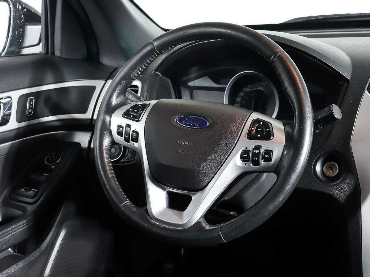 Ford Explorer с пробегом — 2013 год. Фото: #13