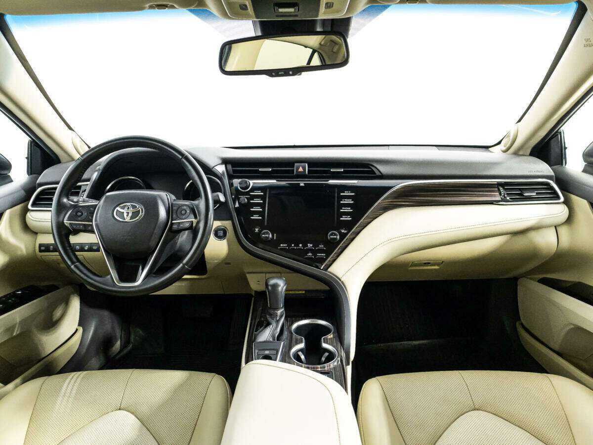 Toyota Camry с пробегом — 2018 год. Фото: #12