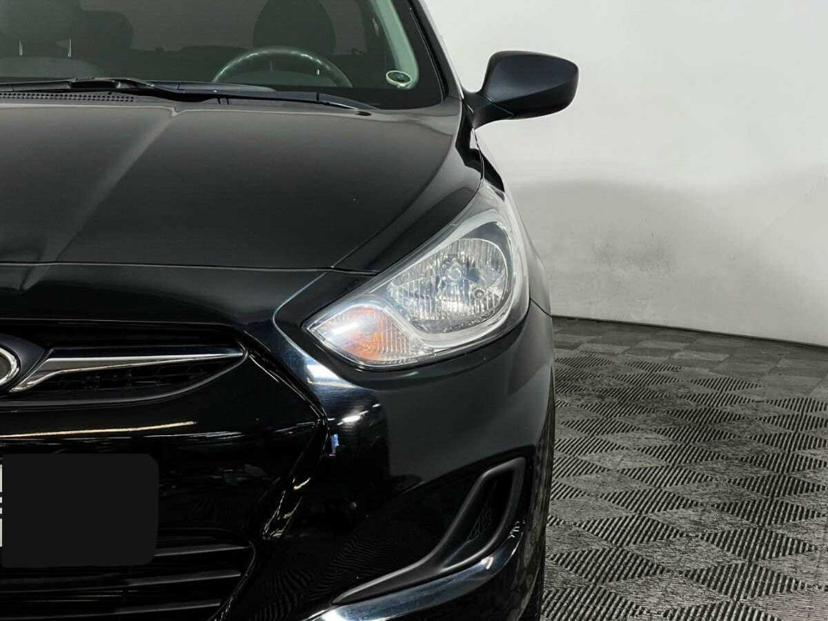 Hyundai Solaris с пробегом — 2012 год. Фото: #13