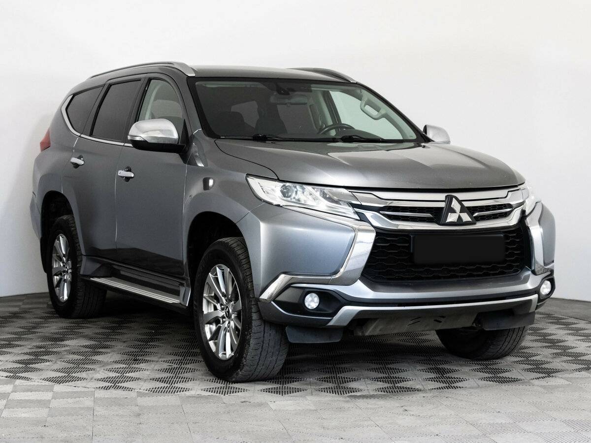 Mitsubishi Pajero Sport с пробегом — 2017 год. Фото: #2