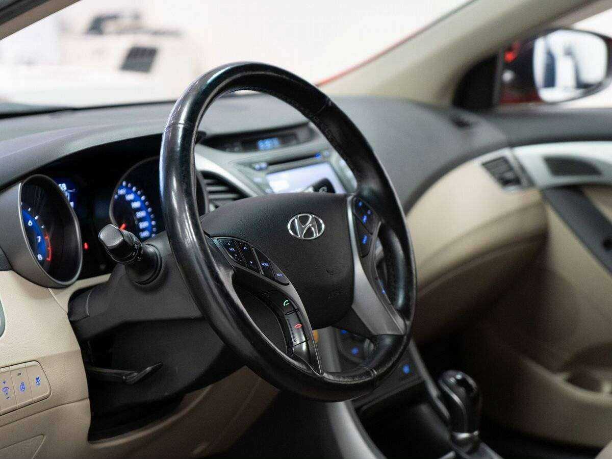 Hyundai Elantra с пробегом — 2014 год. Фото: #4