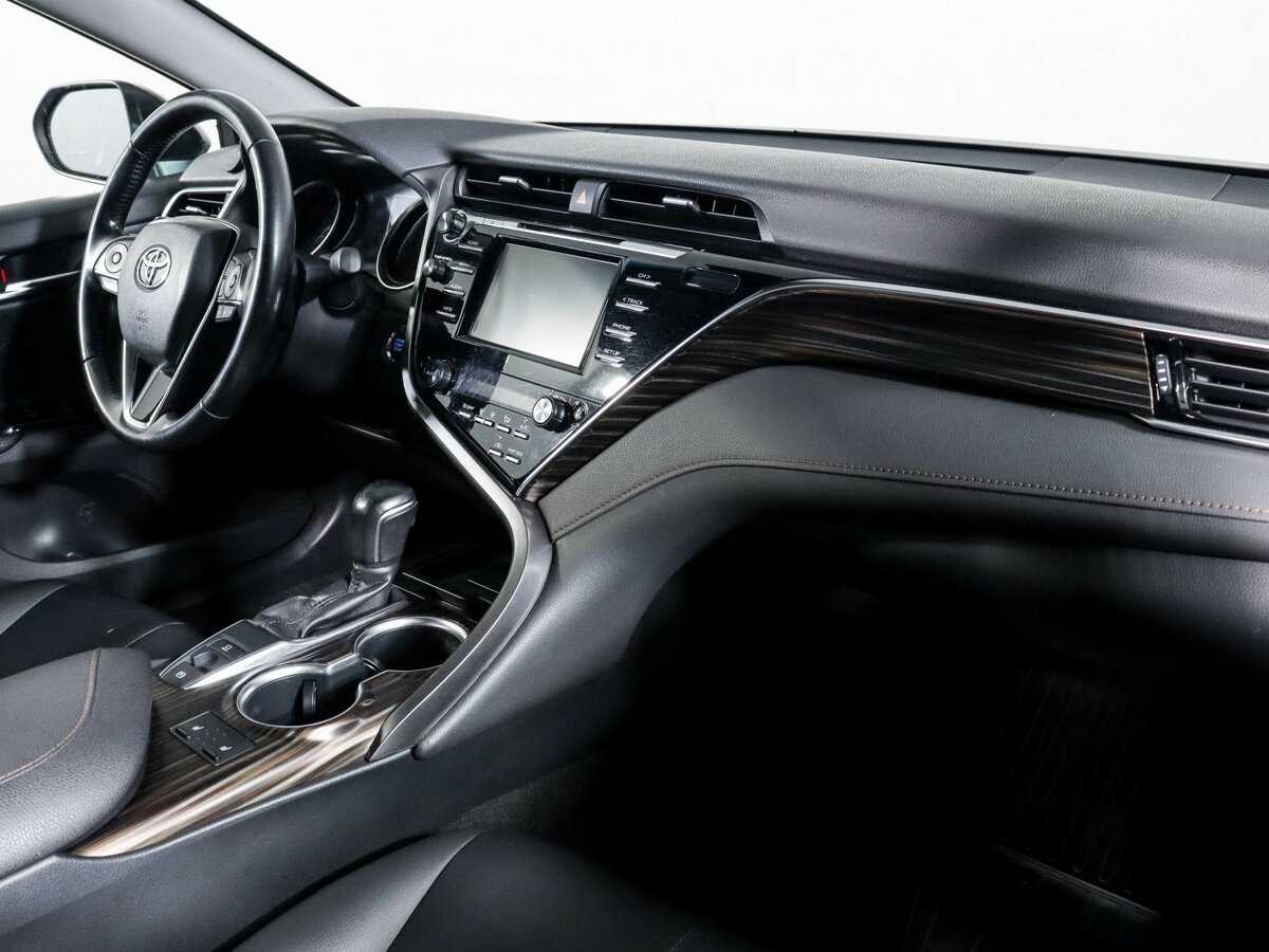 Toyota Camry с пробегом — 2019 год. Фото: #8