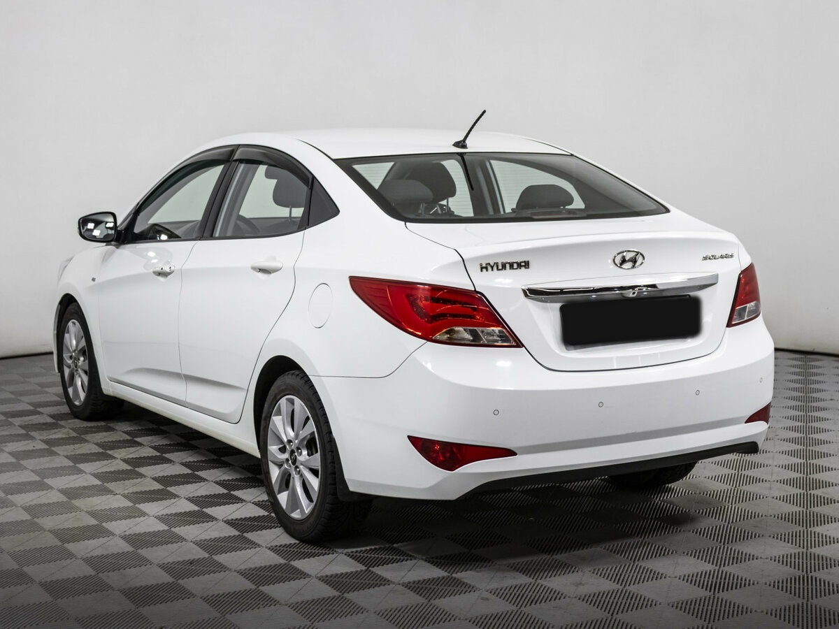 Hyundai Solaris с пробегом — 2015 год. Фото: #6