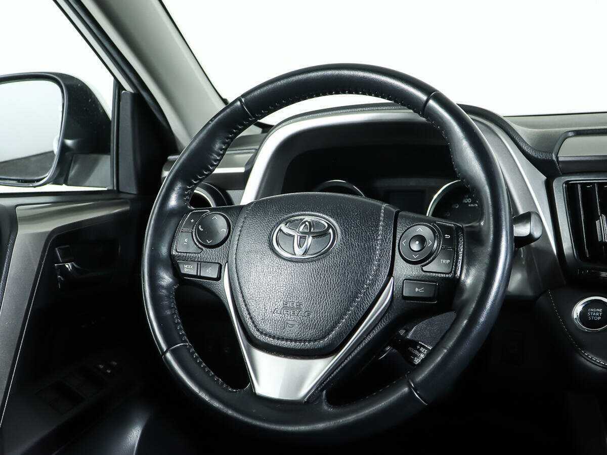 Toyota RAV4 с пробегом — 2018 год. Фото: #13