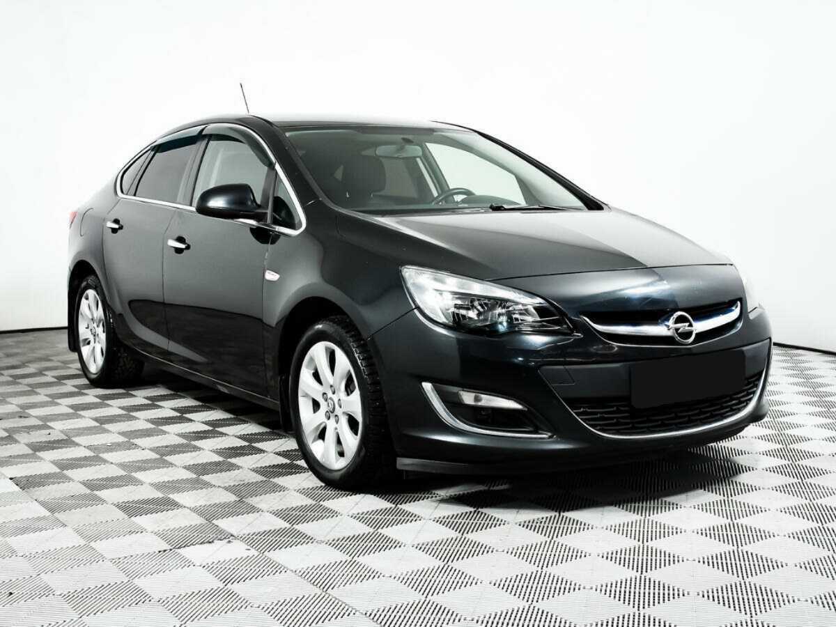 Opel Astra с пробегом — 2013 год. Фото: #2