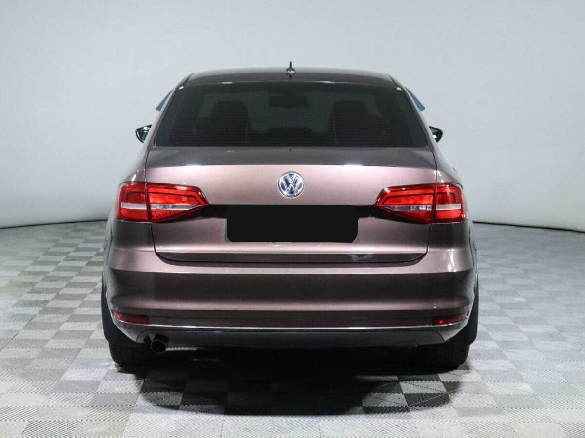 Volkswagen Jetta с пробегом — 2015 год. Фото: #4