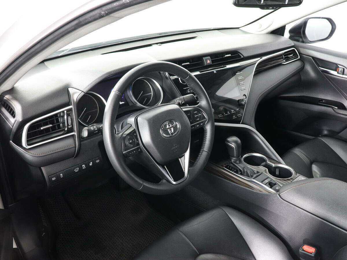 Toyota Camry с пробегом — 2019 год. Фото: #7