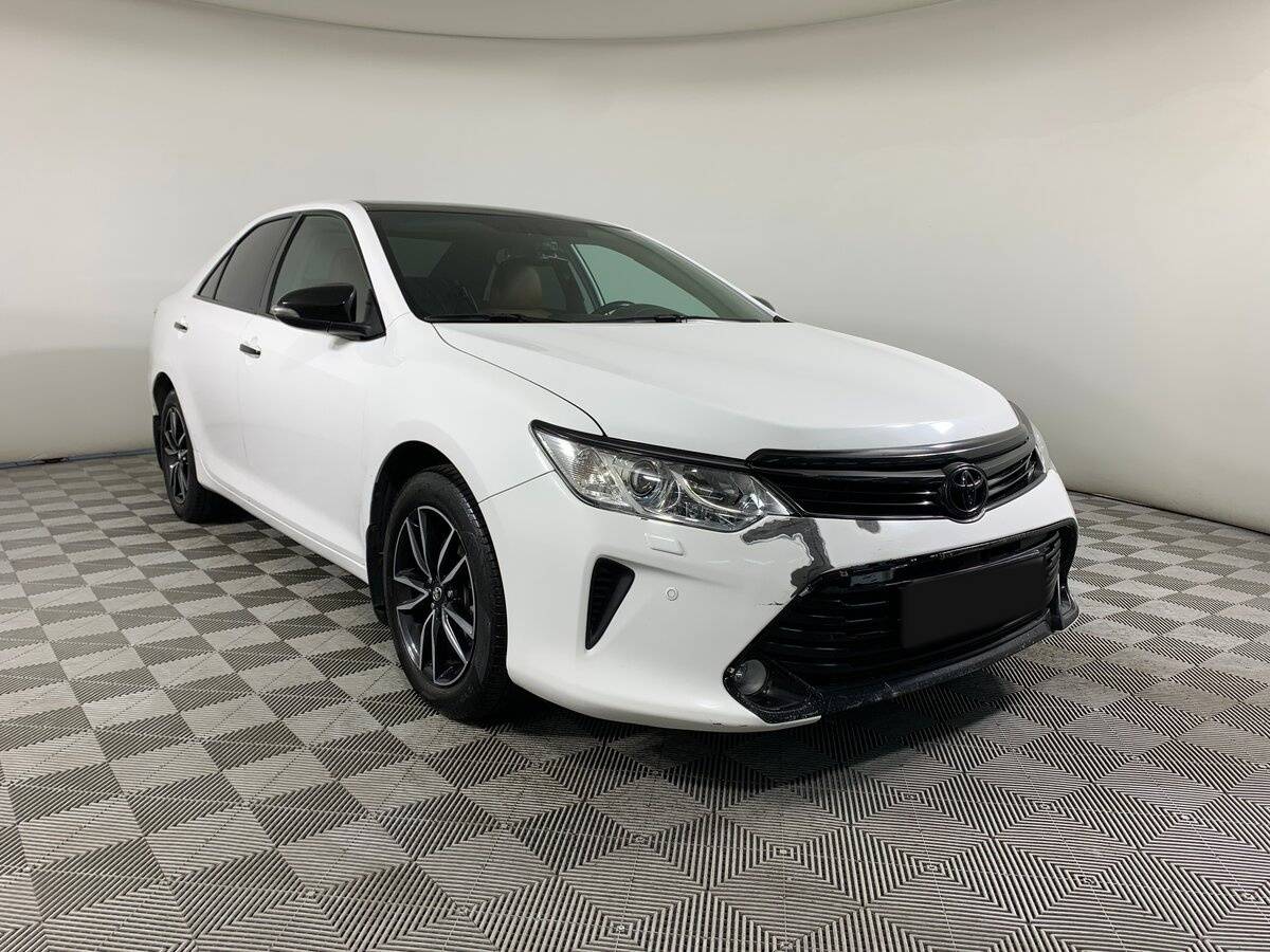 Toyota Camry с пробегом — 2017 год. Фото: #2