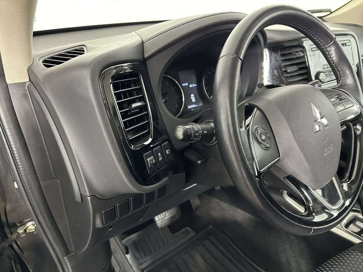 Mitsubishi Outlander с пробегом — 2017 год. Фото: #8