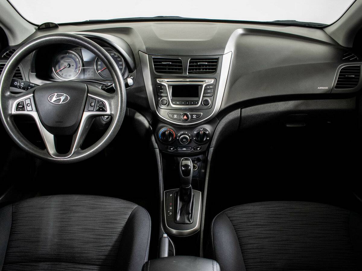 Hyundai Solaris с пробегом — 2015 год. Фото: #10
