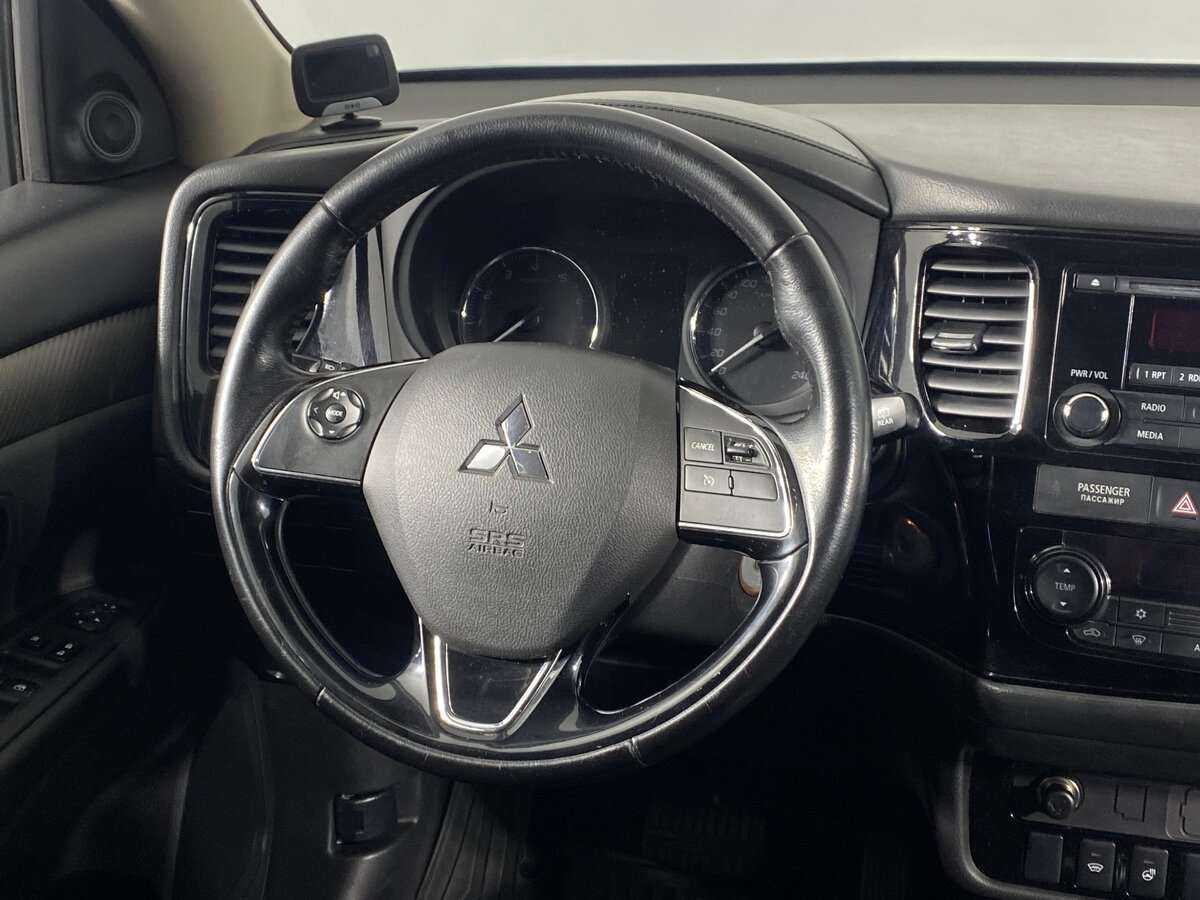 Mitsubishi Outlander с пробегом — 2017 год. Фото: #12