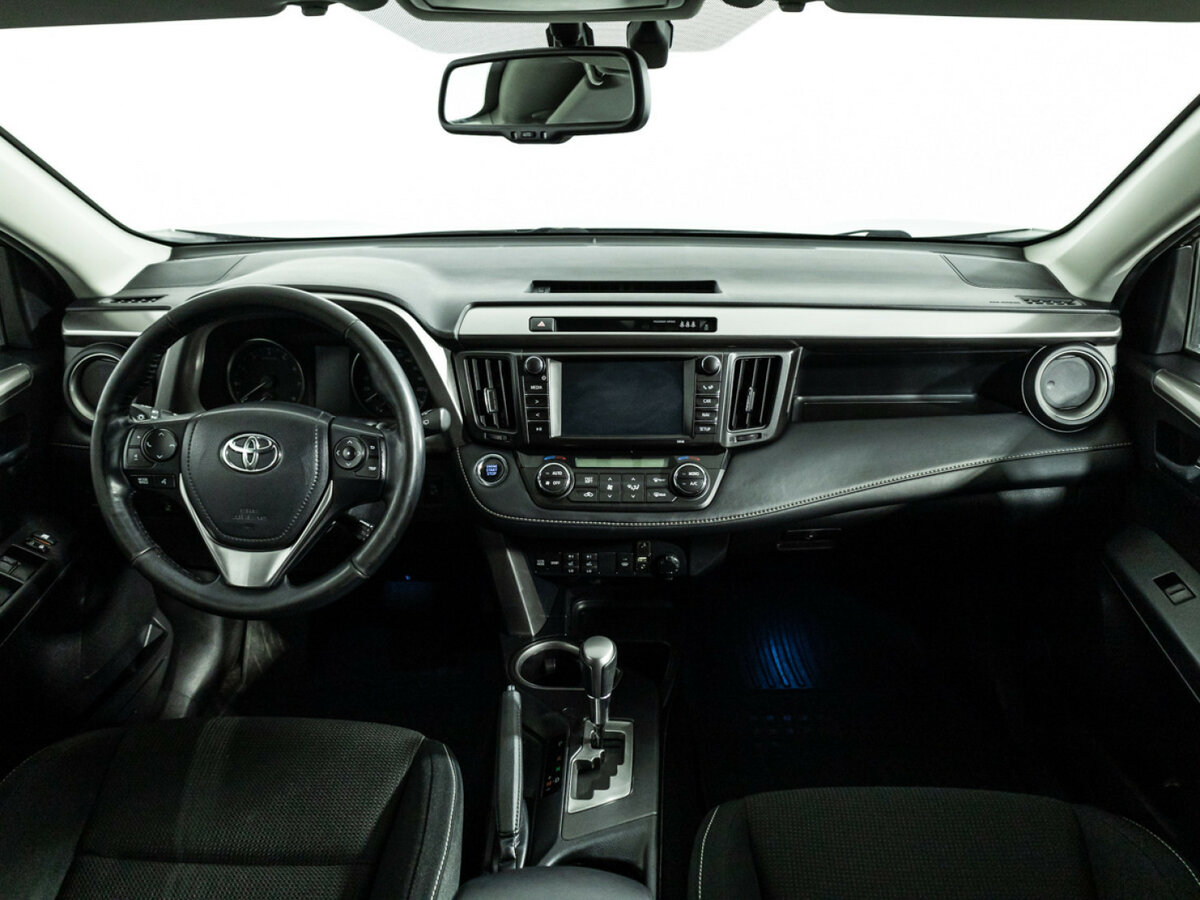 Toyota RAV4 с пробегом — 2018 год. Фото: #10