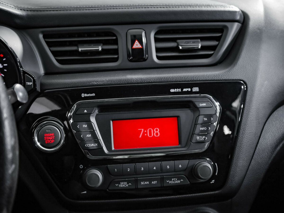 Kia Rio с пробегом — 2013 год. Фото: #10