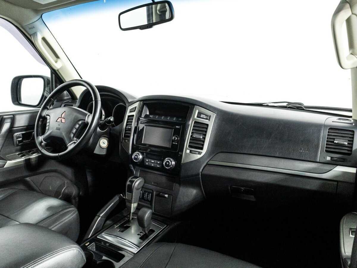 Mitsubishi Pajero с пробегом — 2015 год. Фото: #6