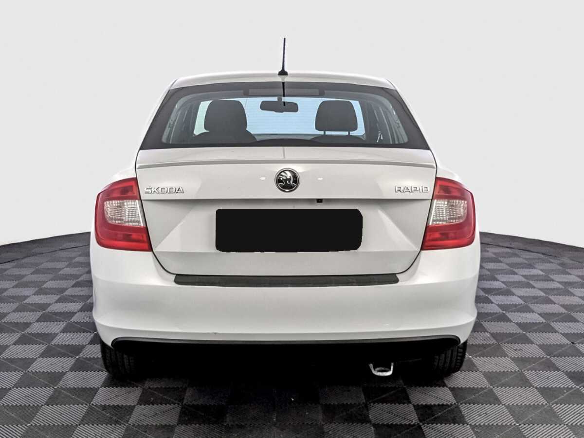 Skoda Rapid с пробегом — 2015 год. Фото: #5