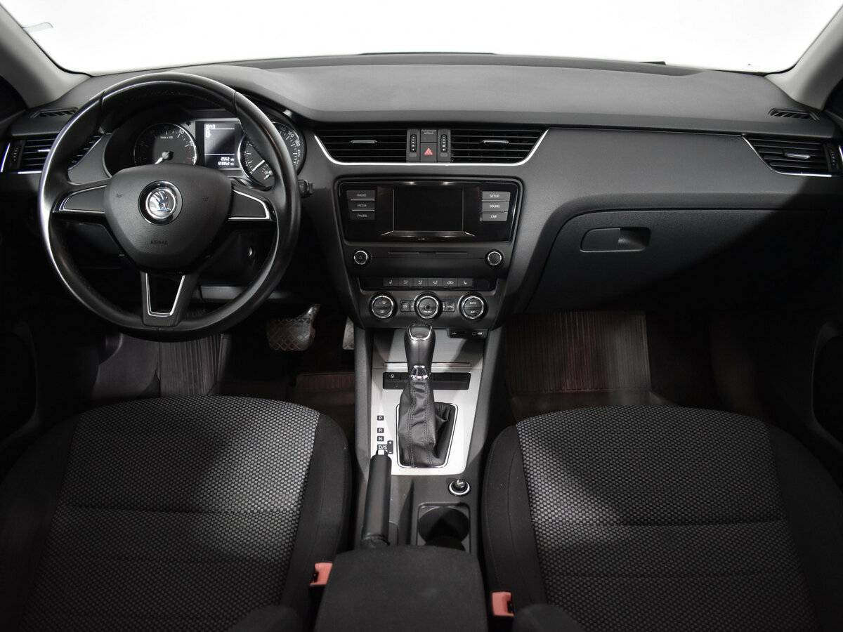 Skoda Octavia с пробегом — 2015 год. Фото: #10