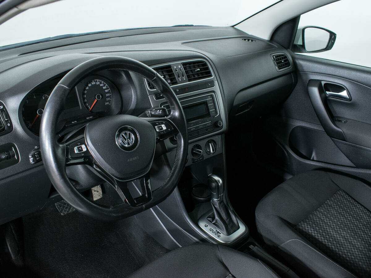 Volkswagen Polo с пробегом — 2020 год. Фото: #12