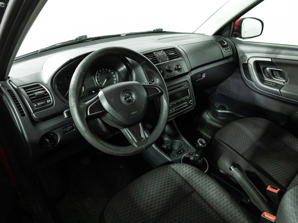 Skoda Fabia с пробегом — 2014 год. Фото: #8