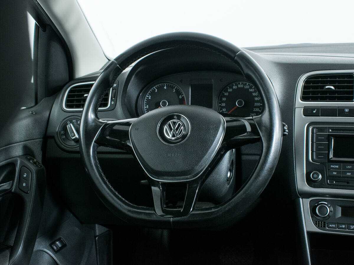 Volkswagen Polo с пробегом — 2016 год. Фото: #13