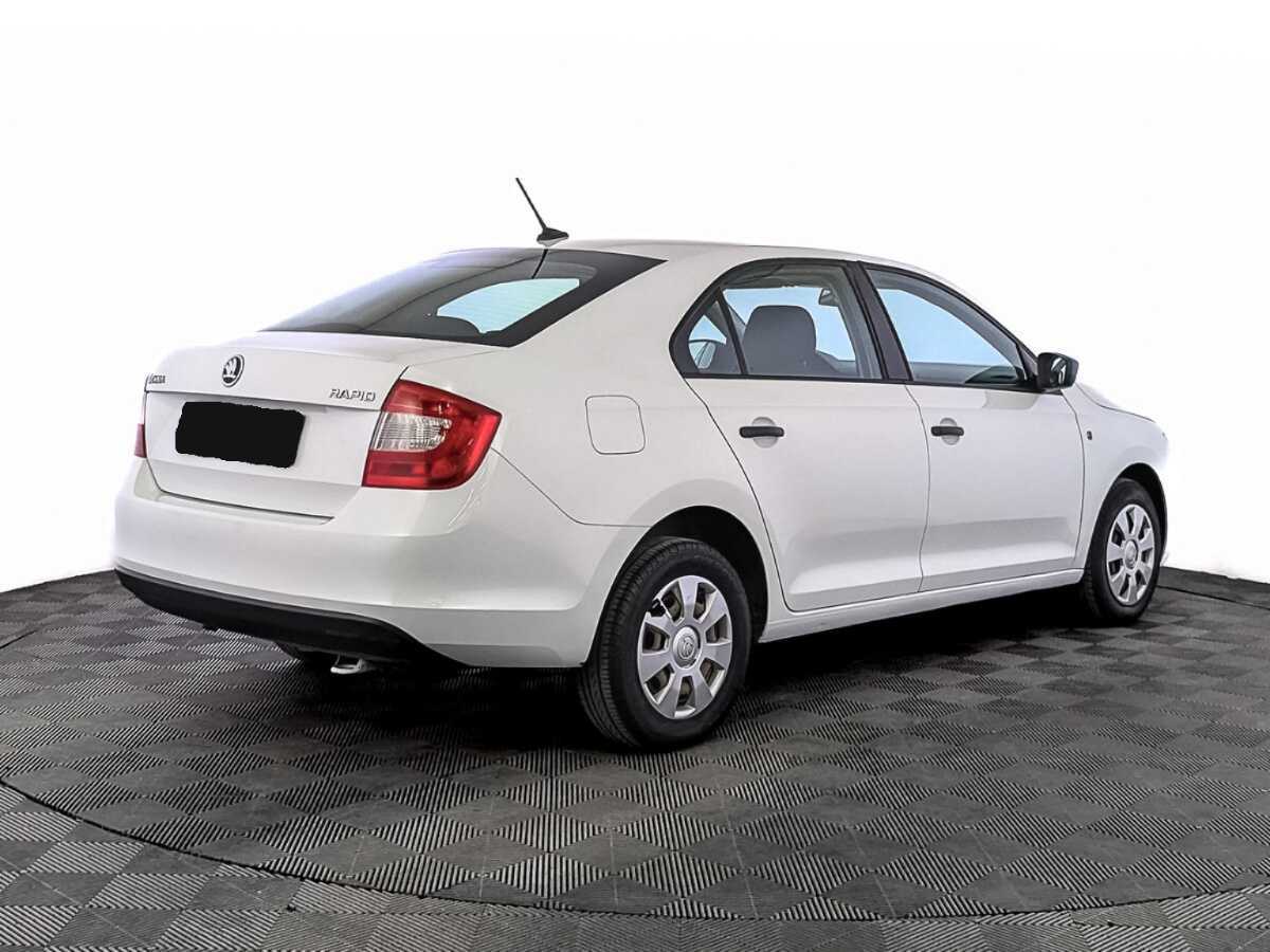 Skoda Rapid с пробегом — 2017 год. Фото: #4
