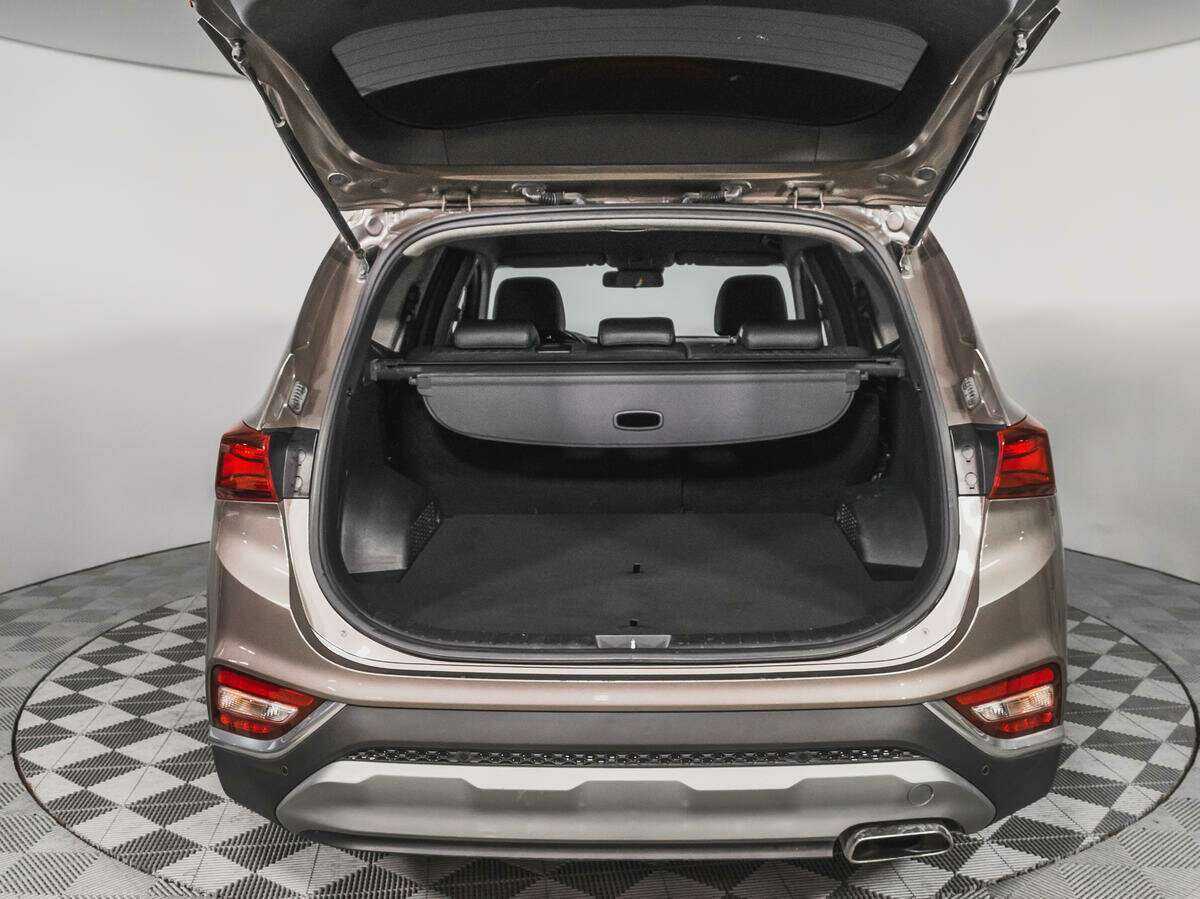 Hyundai Santa Fe с пробегом — 2018 год. Фото: #16