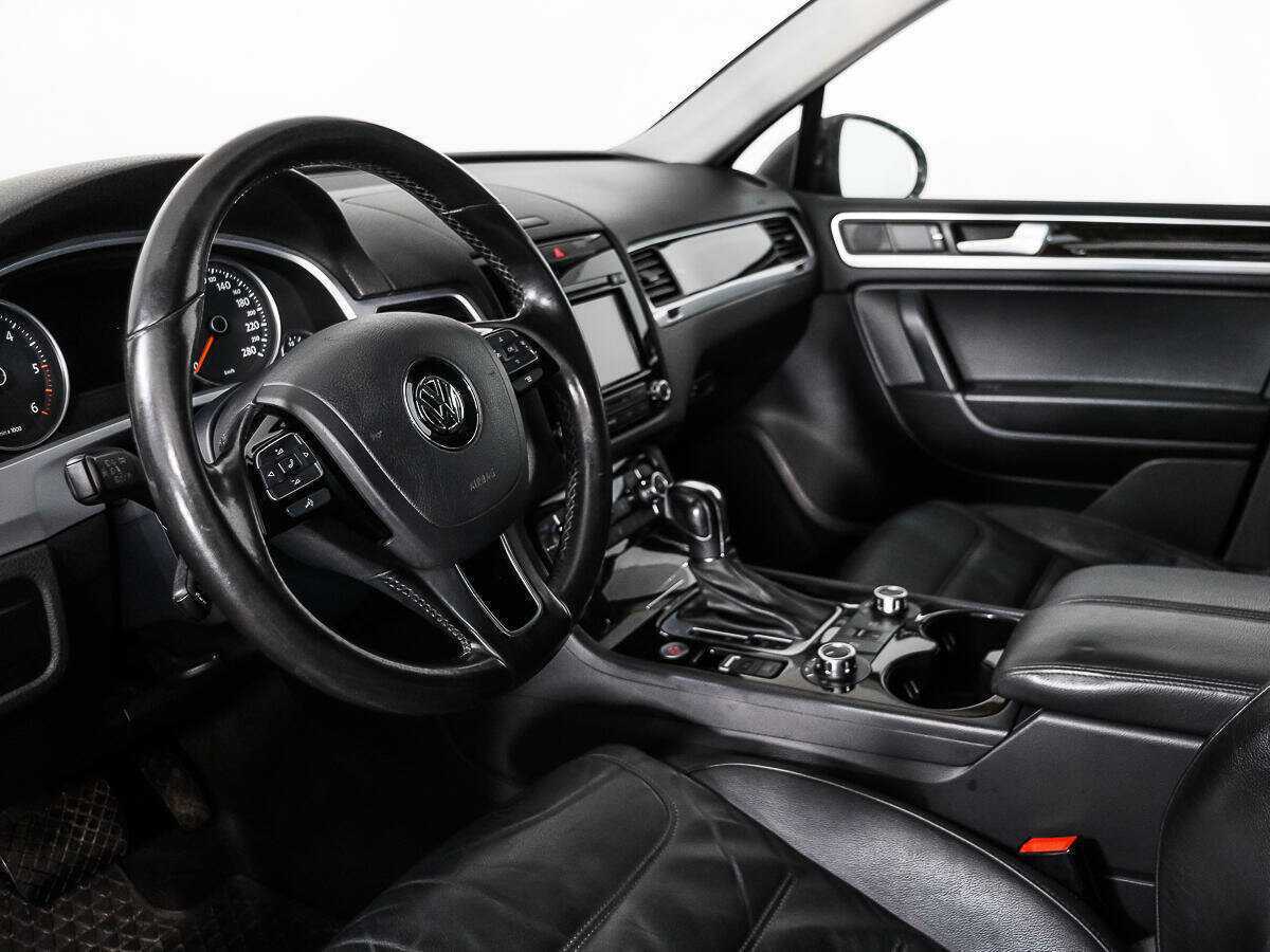 Volkswagen Touareg с пробегом — 2012 год. Фото: #8