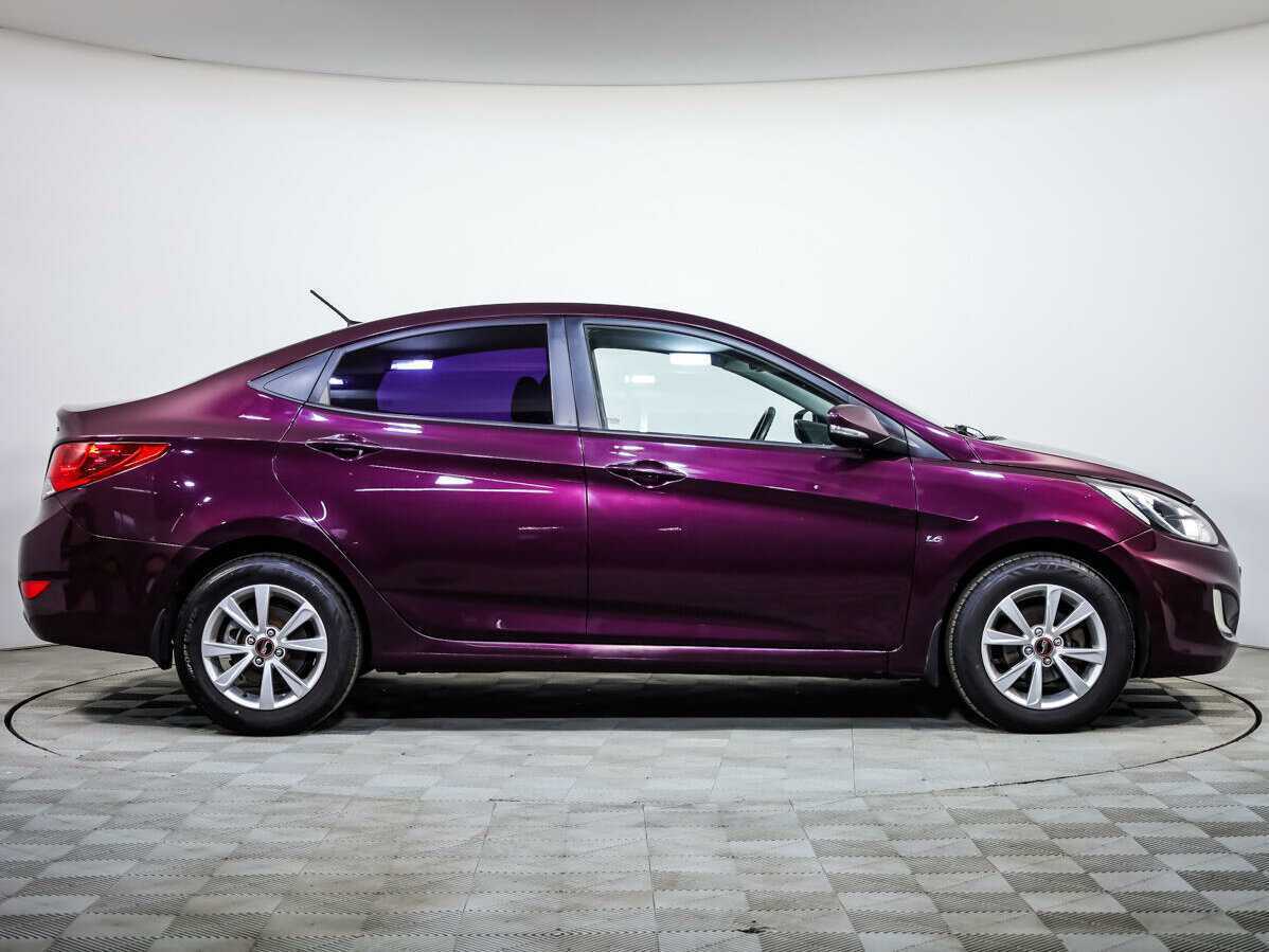 Hyundai Solaris с пробегом — 2012 год. Фото: #2