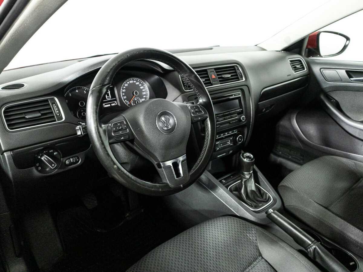 Volkswagen Jetta с пробегом — 2012 год. Фото: #10