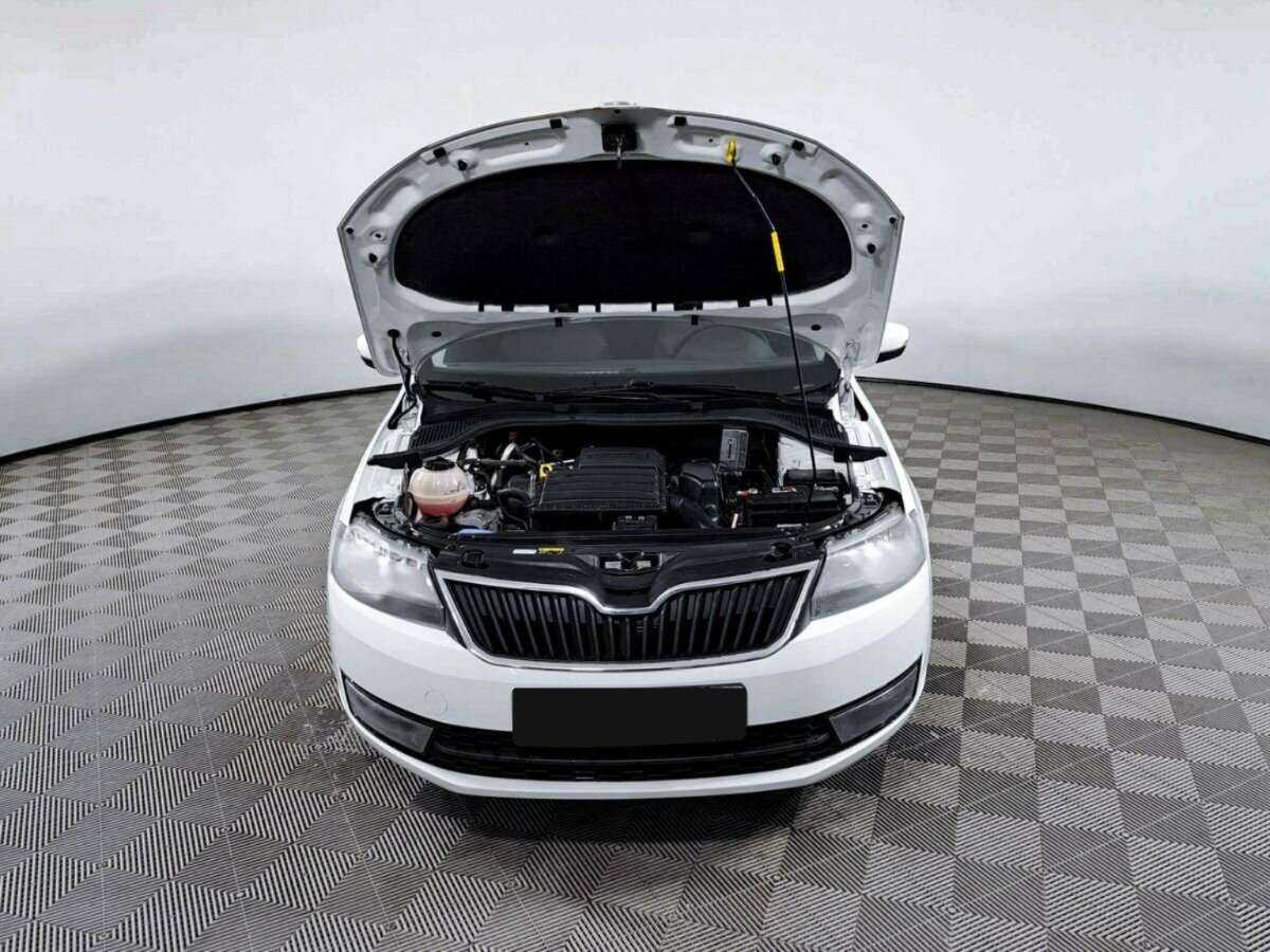Skoda Rapid с пробегом — 2017 год. Фото: #8
