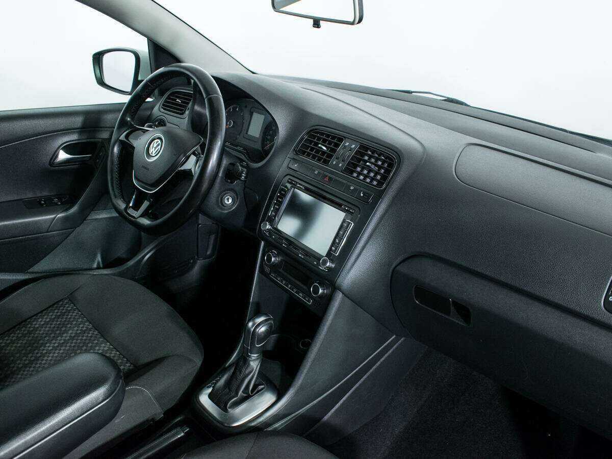 Volkswagen Polo с пробегом — 2015 год. Фото: #8