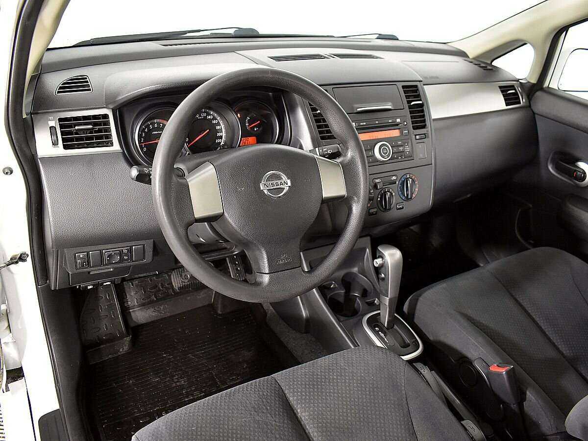 Nissan Tiida с пробегом — 2013 год. Фото: #6